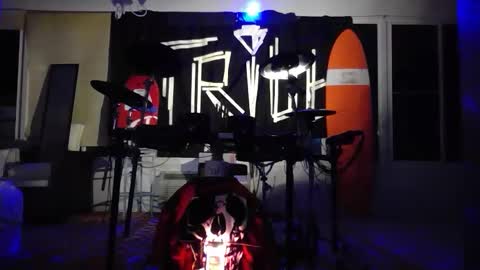 Snapshot of massageartist chatting on November 2, 1:43 am HappyZending online show from November 2, 1:43 am