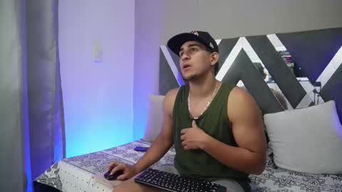 Snapshot of massimo_vidal chatting on October 5, 5:33 am massimo_vidal online show from October 5, 5:33 am