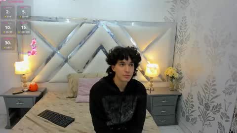 Snapshot of massimosaenz chatting on October 25, 7:37 pm Massimo online show from October 25, 7:37 pm