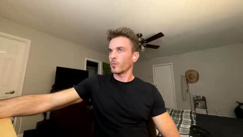 Snapshot of master_louie chatting on December 13, 5:38 am muskyjockdick online show from December 13, 5:38 am