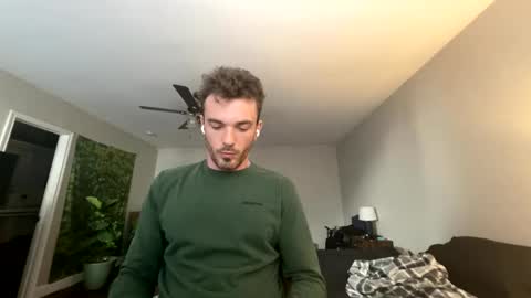 Snapshot of master_louie chatting on December 21, 4:46 pm muskyjockdick online show from December 21, 4:46 pm