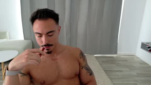 master_lukass online show from May 19, 1:39 pm