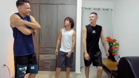 Snapshot of masters_sexx chatting on January 16, 11:15 am Team Cris Darwin- Fernando- Stiven- David online show from January 16, 11:15 am