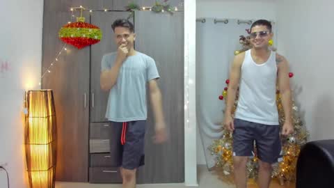Snapshot of masters_sexx chatting on December 29, 11:18 am Team Cris Darwin- Fernando- Stiven- David online show from December 29, 11:18 am