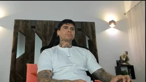 mateo_dilucajs1 online show from November 4, 10:05 am