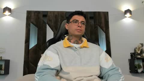 mateo_dilucajs1 online show from October 23, 9:51 pm