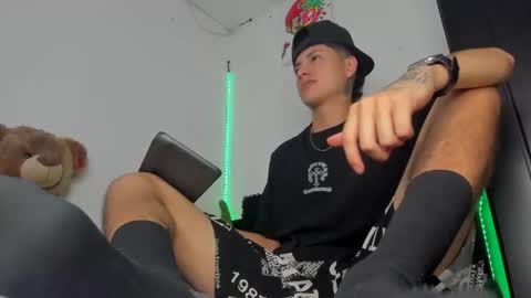 mateo_escobar online show from December 2, 8:56 pm