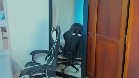 Snapshot of mathews_smith chatting on October 1, 3:38 pm mathews_smith online show from October 1, 3:38 pm