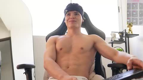 Snapshot of max_cortes1_ chatting on October 21, 4:54 pm 60 OFF ON MY OF ONLY FOR TODAY online show from October 21, 4:54 pm