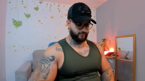 Snapshot of max_dic1 chatting on October 30, 2:02 am max D. online show from October 30, 2:02 am