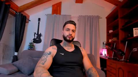 Snapshot of max_dic1 chatting on December 9, 12:09 pm max D. online show from December 9, 12:09 pm