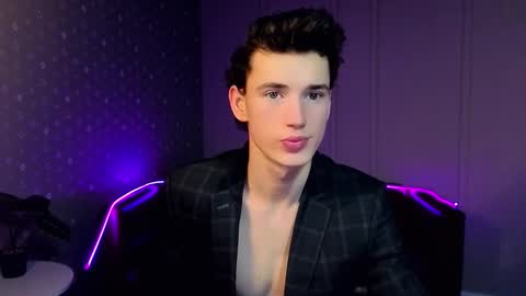 Max online show from December 22, 9:50 am