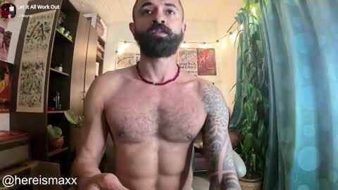 Snapshot of max_greenn chatting on October 14, 9:49 am Max Follow me IGX hereismaxx online show from October 14, 9:49 am