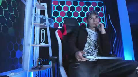 Max online show from March 18, 3:42 am