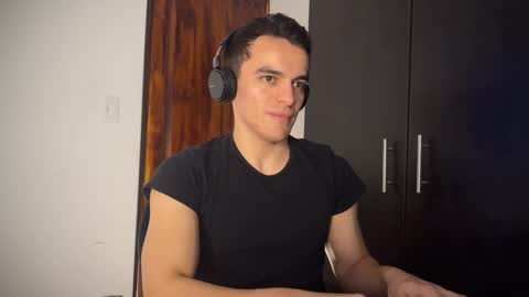 Snapshot of max_lancaster chatting on March 8, 8:13 pm Max Lancaster online show from March 8, 8:13 pm