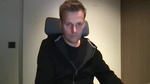 Snapshot of max_straight_1 chatting on February 20, 6:35 pm Max take off clothes online show from February 20, 6:35 pm