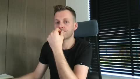 Max take off clothes online show from November 6, 8:50 am