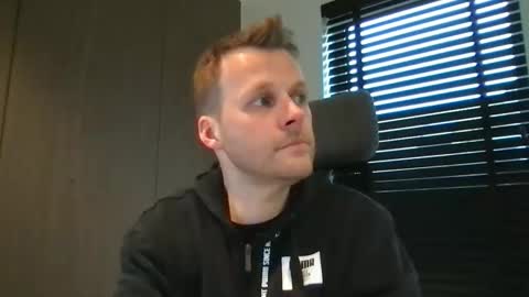 Snapshot of max_straight_1 chatting on February 6, 8:50 am Max take off clothes online show from February 6, 8:50 am