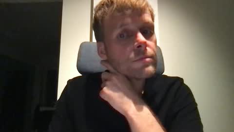 Snapshot of max_straight_1 chatting on October 23, 8:12 pm Max take off clothes online show from October 23, 8:12 pm