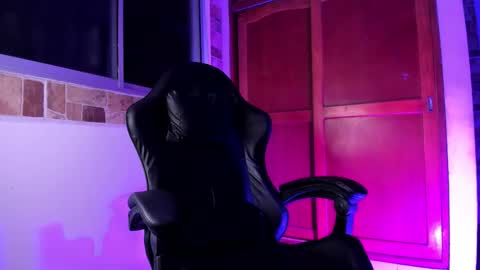 max_valiant1 online show from December 4, 4:19 am