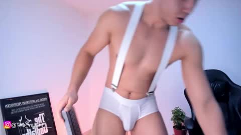 max_valiant1 online show from February 15, 4:40 am