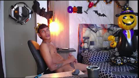 Snapshot of max_willians_ chatting on October 21, 7:00 am max online show from October 21, 7:00 am
