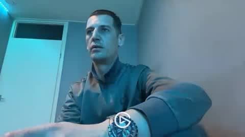 Max online show from February 15, 6:12 pm