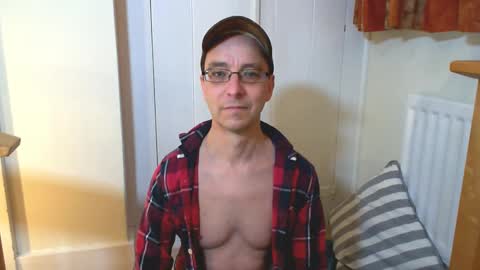 Max Davies online show from December 3, 1:21 pm