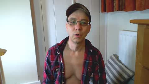 Max Davies online show from February 2, 3:10 am