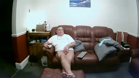 MAX online show from October 22, 12:02 am