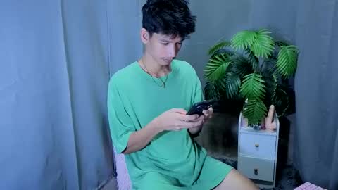 Snapshot of maxiebunny99 chatting on October 20, 2:32 pm Reyn online show from October 20, 2:32 pm