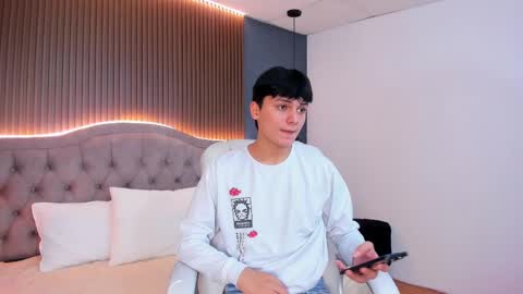 Snapshot of maxii18_ chatting on October 18, 1:27 pm -- -- online show from October 18, 1:27 pm