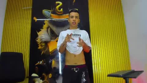 maximo_grayt_ online show from May 11, 12:18 pm