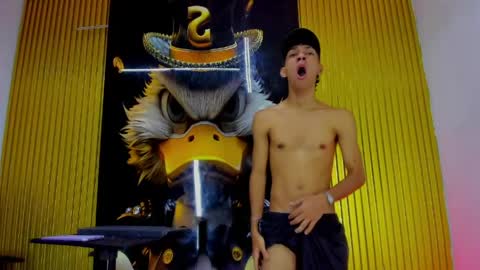 maximo_grayt_ online show from May 14, 2:48 pm