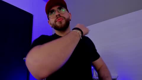 MAXIMO online show from December 20, 1:58 am