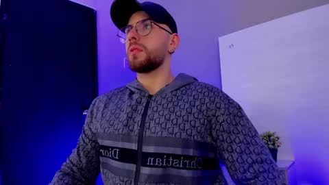 MAXIMO online show from January 6, 9:00 pm