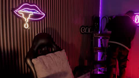 MAXIMO online show from March 27, 4:27 am