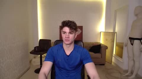 Snapshot of maxkaiden chatting on February 26, 5:42 am MaxKaiden online show from February 26, 5:42 am