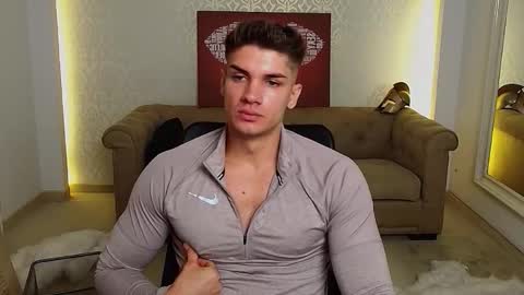 Snapshot of maxkaiden chatting on September 18, 5:09 am MaxKaiden online show from September 18, 5:09 am