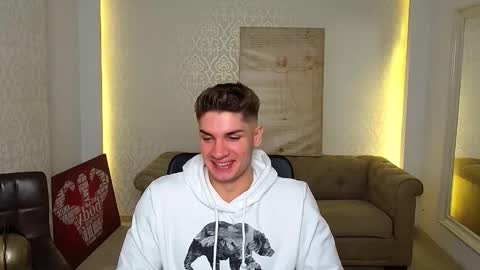 Snapshot of maxkaiden chatting on October 4, 6:51 am MaxKaiden online show from October 4, 6:51 am