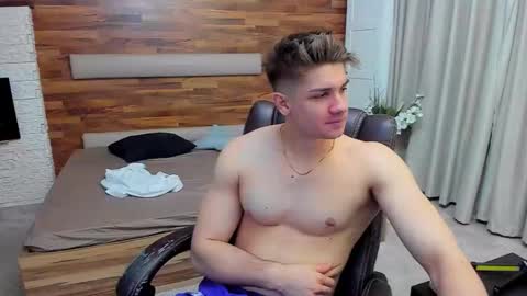 MaxKaiden online show from March 17, 7:33 am