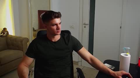 Snapshot of maxkaiden chatting on September 22, 9:31 am MaxKaiden online show from September 22, 9:31 am