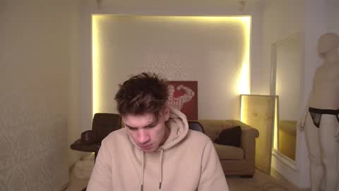 Snapshot of maxkaiden chatting on February 27, 5:45 am MaxKaiden online show from February 27, 5:45 am