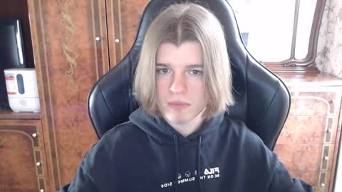 Max online show from February 22, 10:51 am