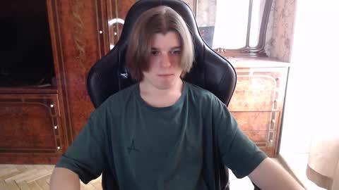 Max online show from March 1, 11:10 am