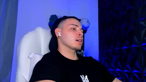 MAX online show from February 10, 10:58 pm