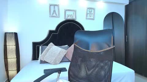 Snapshot of maxxicruz chatting on September 10, 1:37 am Maxxi online show from September 10, 1:37 am