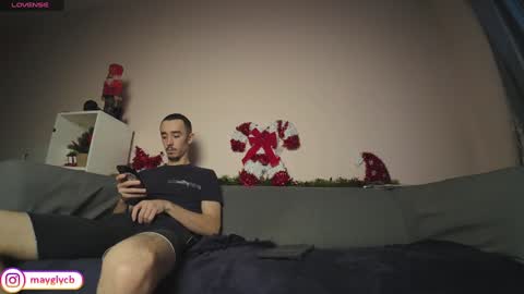 Snapshot of maygly chatting on January 8, 11:43 am Slava and Alextatto online show from January 8, 11:43 am
