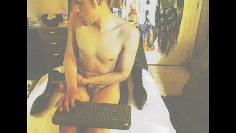 Snapshot of meekthetwink181 chatting on December 27, 9:39 am MeekTheTwink18 online show from December 27, 9:39 am