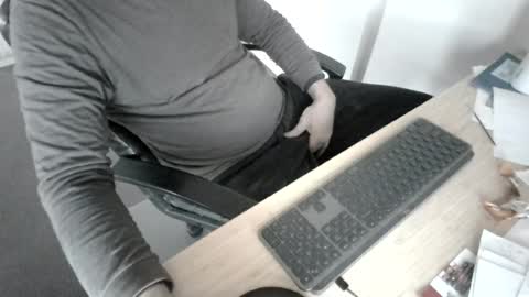 melbguy_075 online show from June 11, 5:49 am